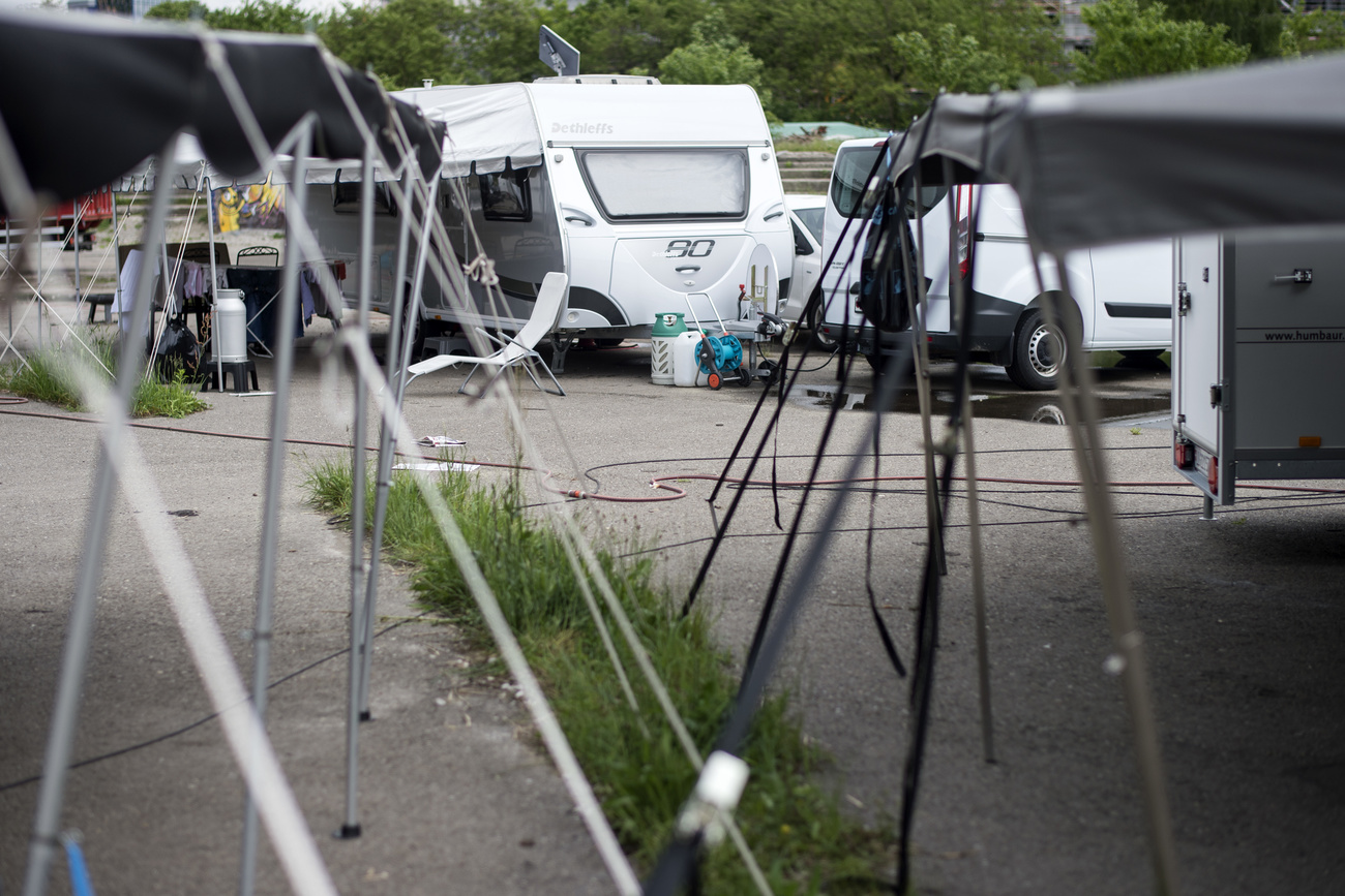 stopping site with caravans