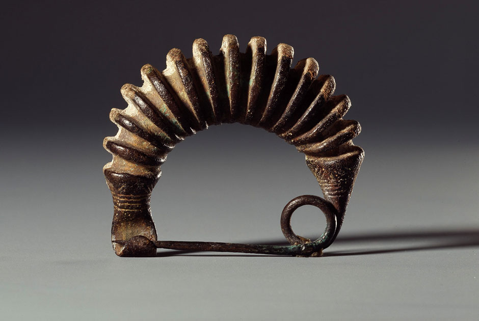 Fibula brooch