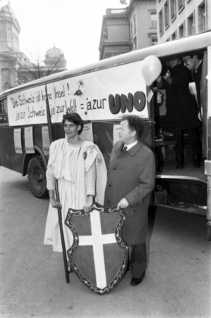 Die Schweizerische Gesellschaft fuer die Vereinten Nationen uebergibt am 13. Februar 1986.