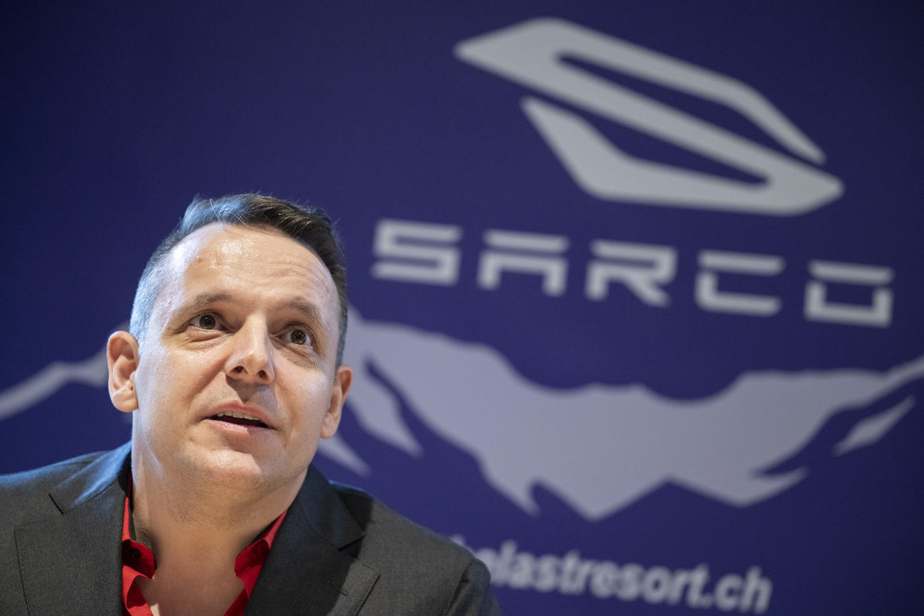 Florian Willet bei einer Pressekonferenz zur Sarco-Kapsel.