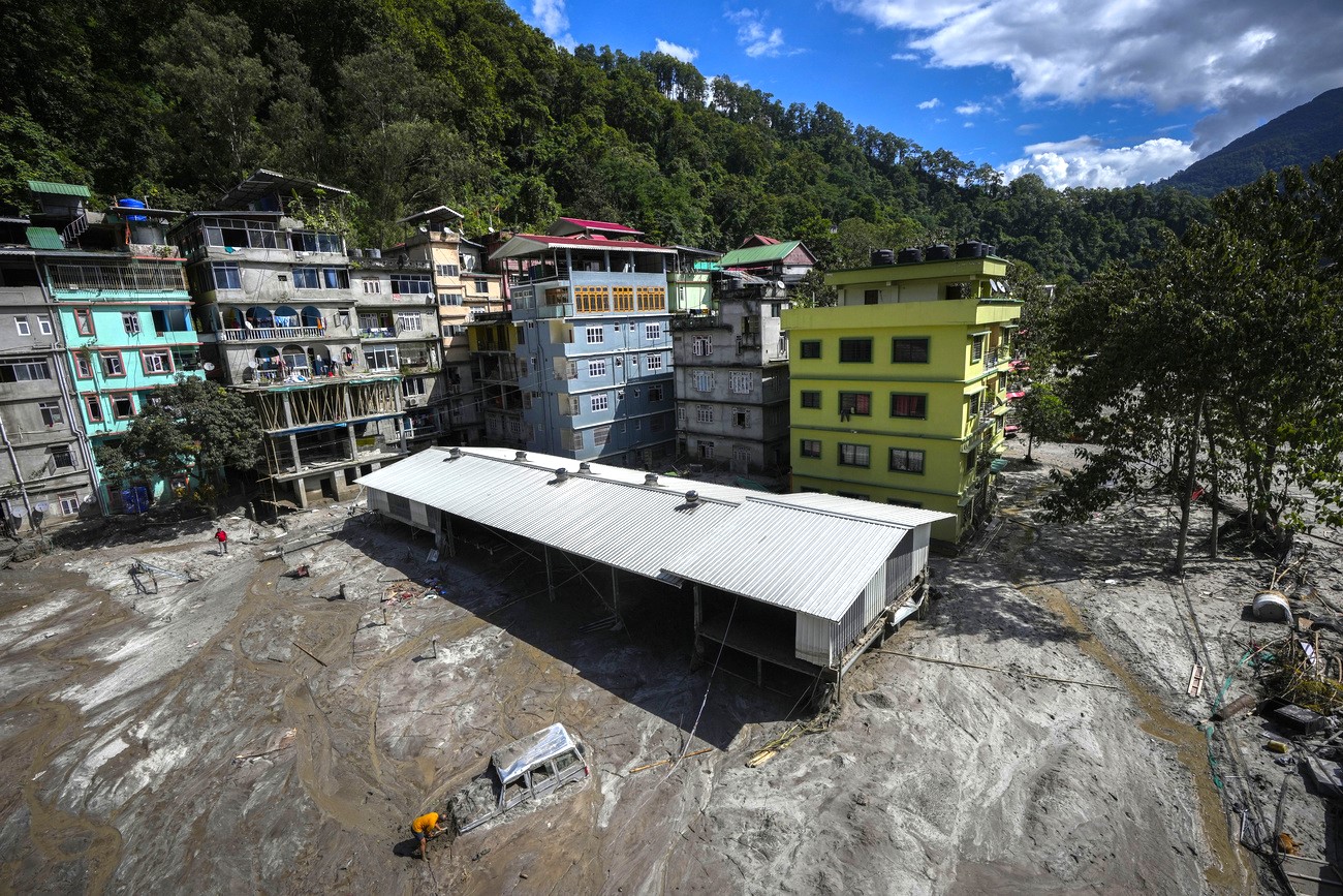 2023年10月8日，印度锡金邦城镇朗格波(Rangpo)被南隆纳克湖(South Lhonak Lake)溃堤引发的洪水侵袭后的面貌。