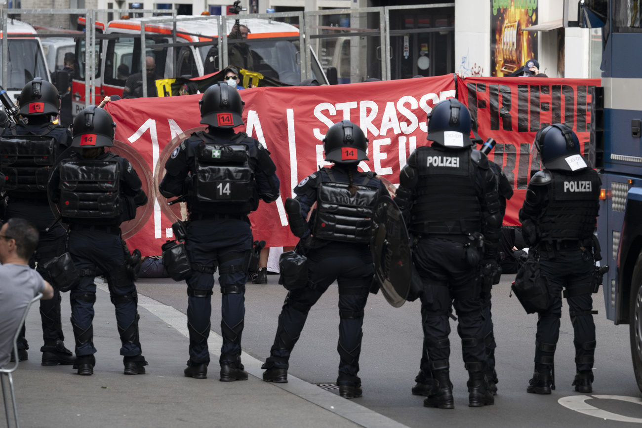 Left-wing autonomous activists clash with police at the May Day parade demonstration on Langstrasse on Labor Day in Zurich, taken on Wednesday, May 1, 2024