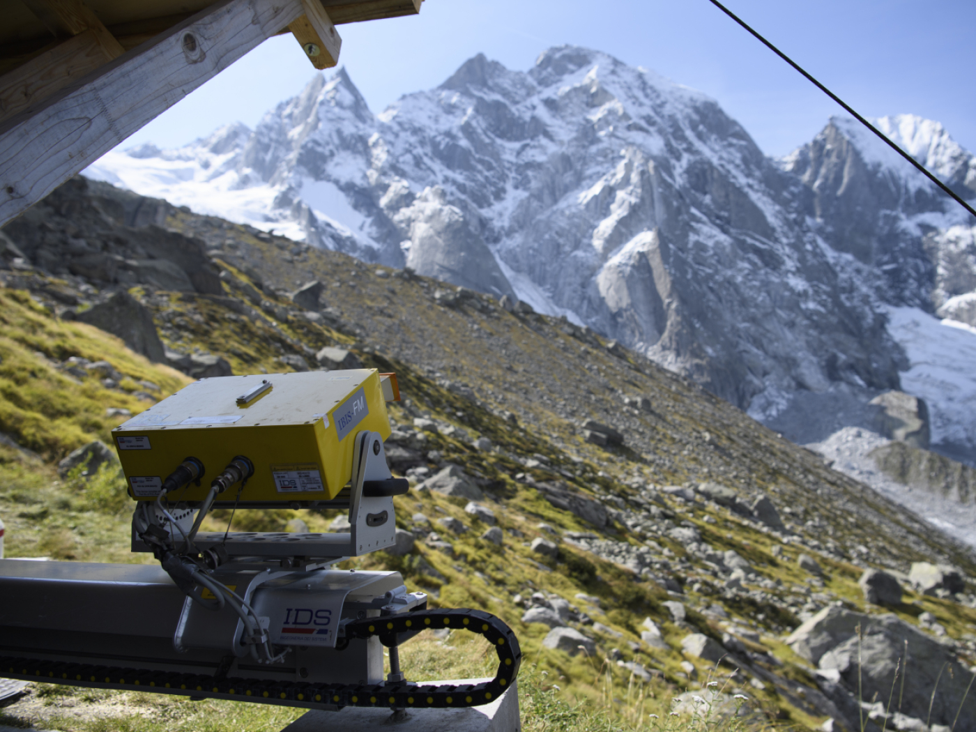 radar che monitora il pizzo cengalo