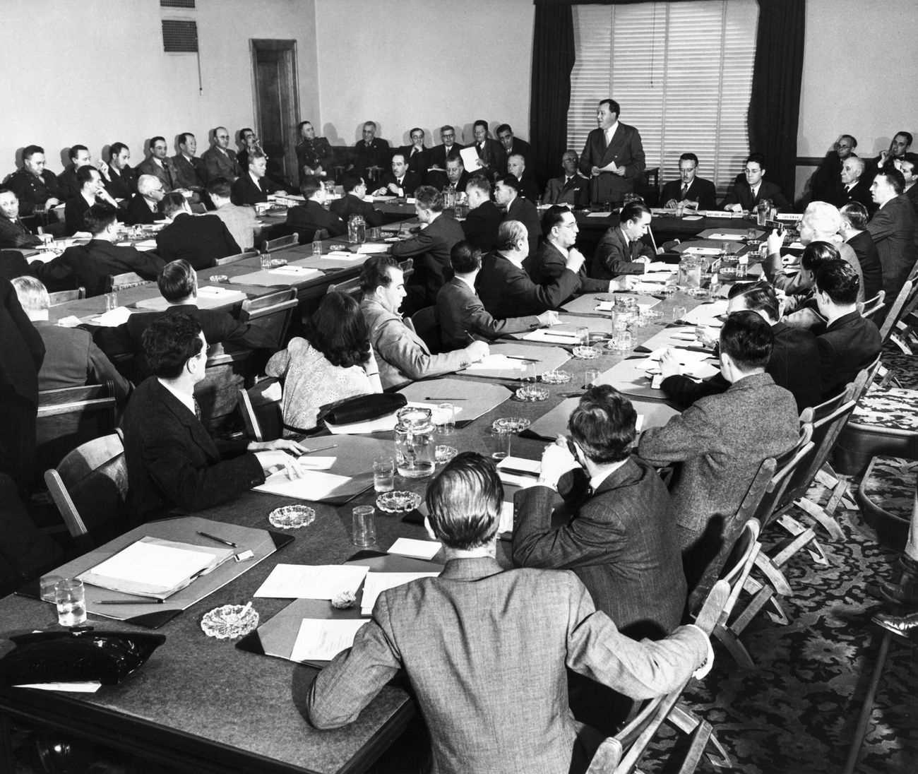 1945年4月25日から6月26日に開催されたサンフランシスコ会議では、50カ国の代表団が国連憲章の内容について議論した