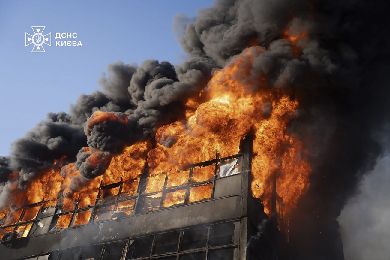 edificio in fiamme